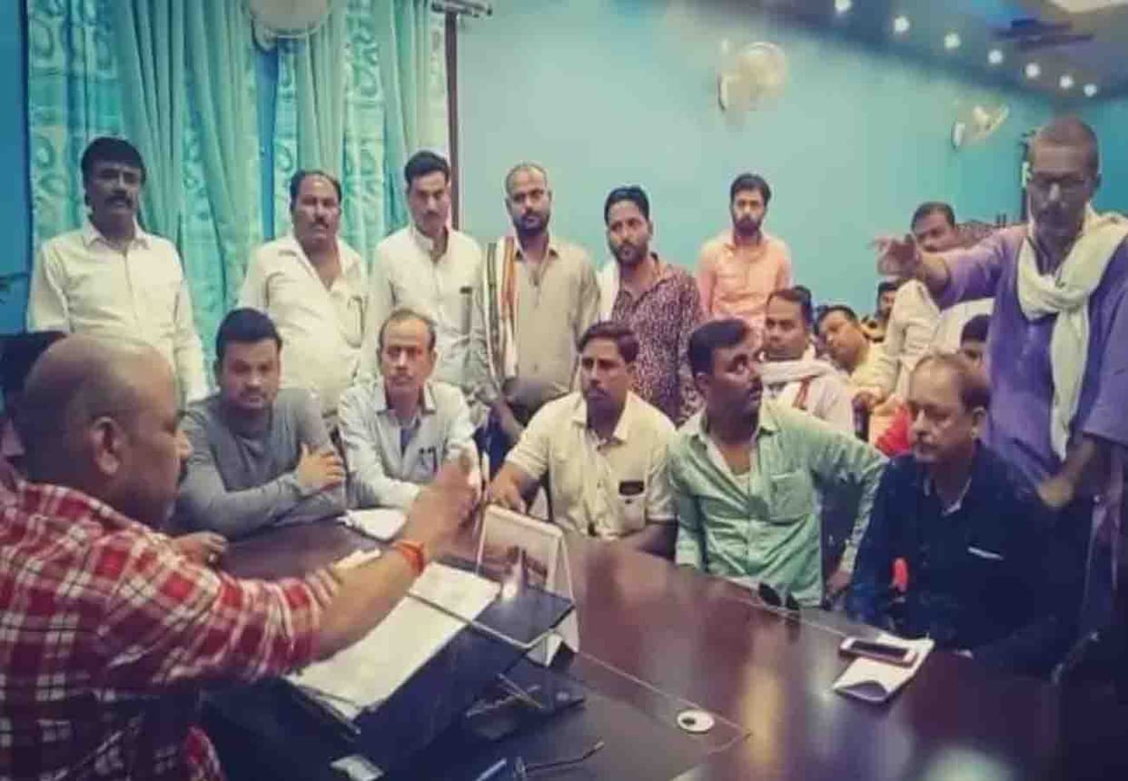 31 members of Unnao Nagar Palika gave collective resignation to DM
