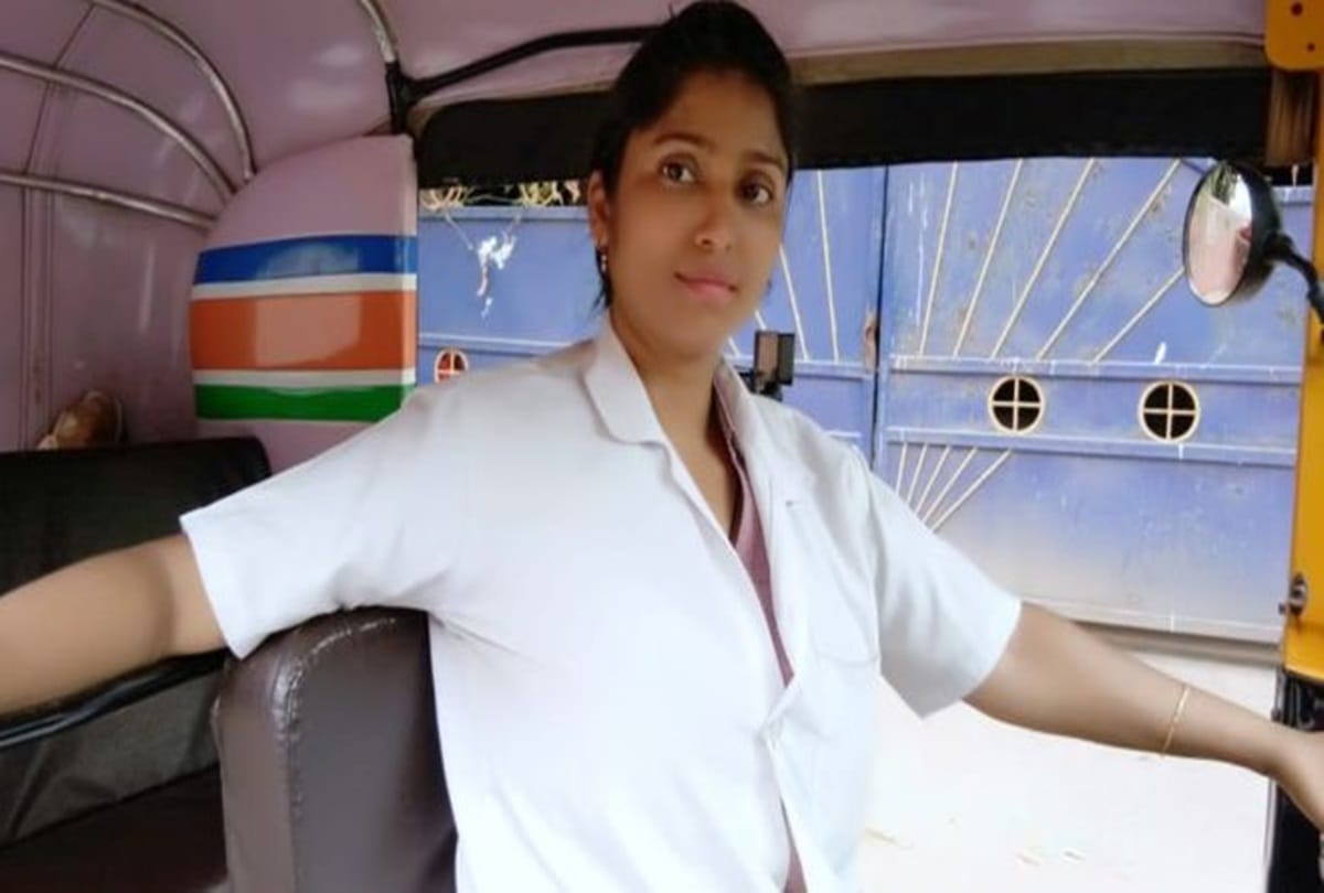 LAKSHMI PANDHE Actress who runs auto with acting
