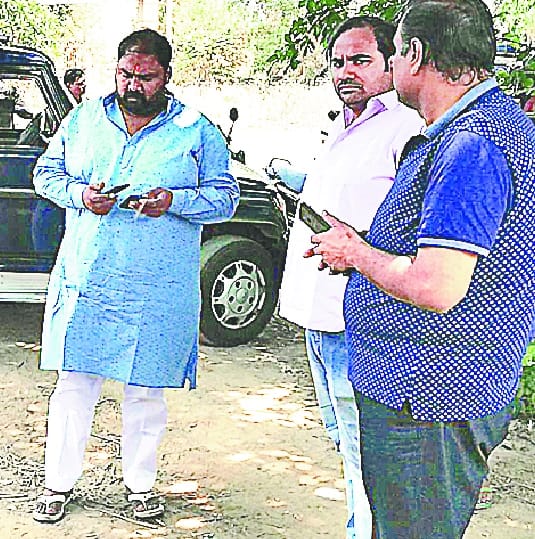Armed robbers loot 4.10 lakh from munim