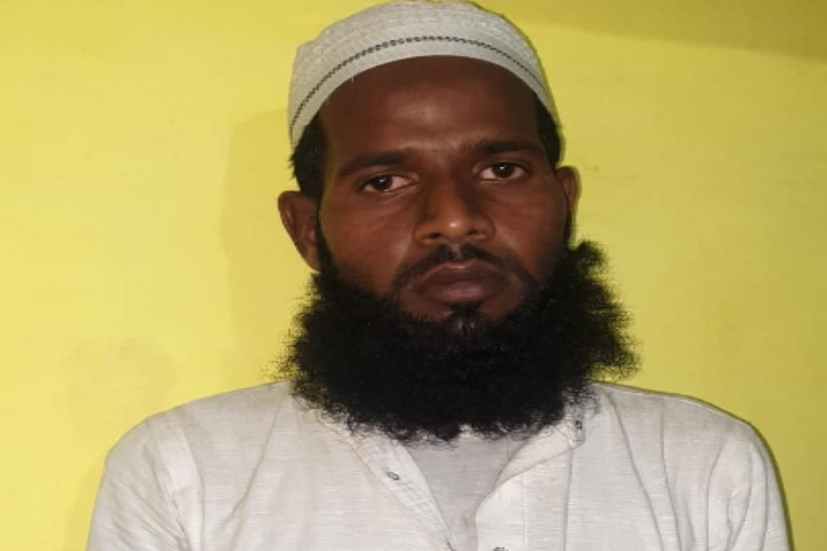 Maulvi absconded after misbehaved a girl child in Meerut Madarsa