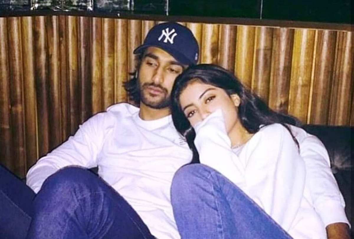 navya naveli nanda spotted meezaan movie malal screening