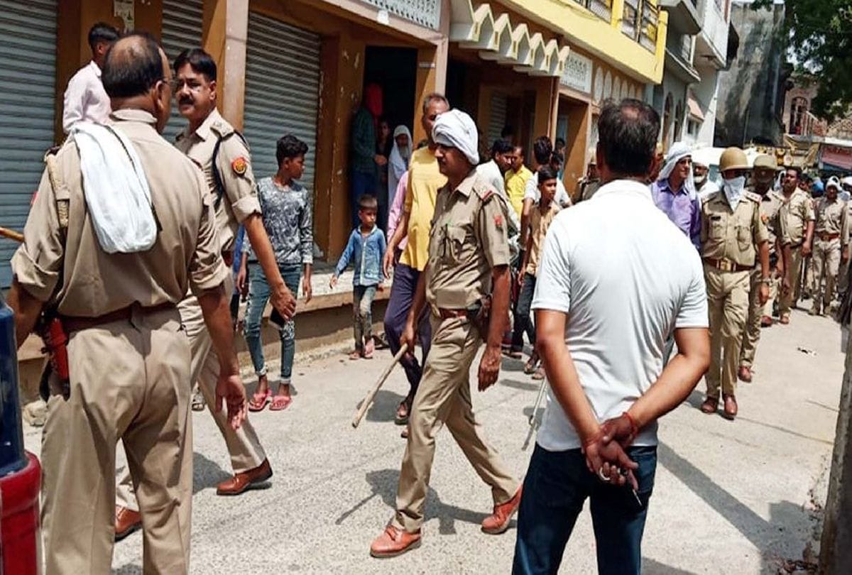 Up Kasganj Police Raid on Gokashi Information 200 Cows Free from Gokash in Bhargain