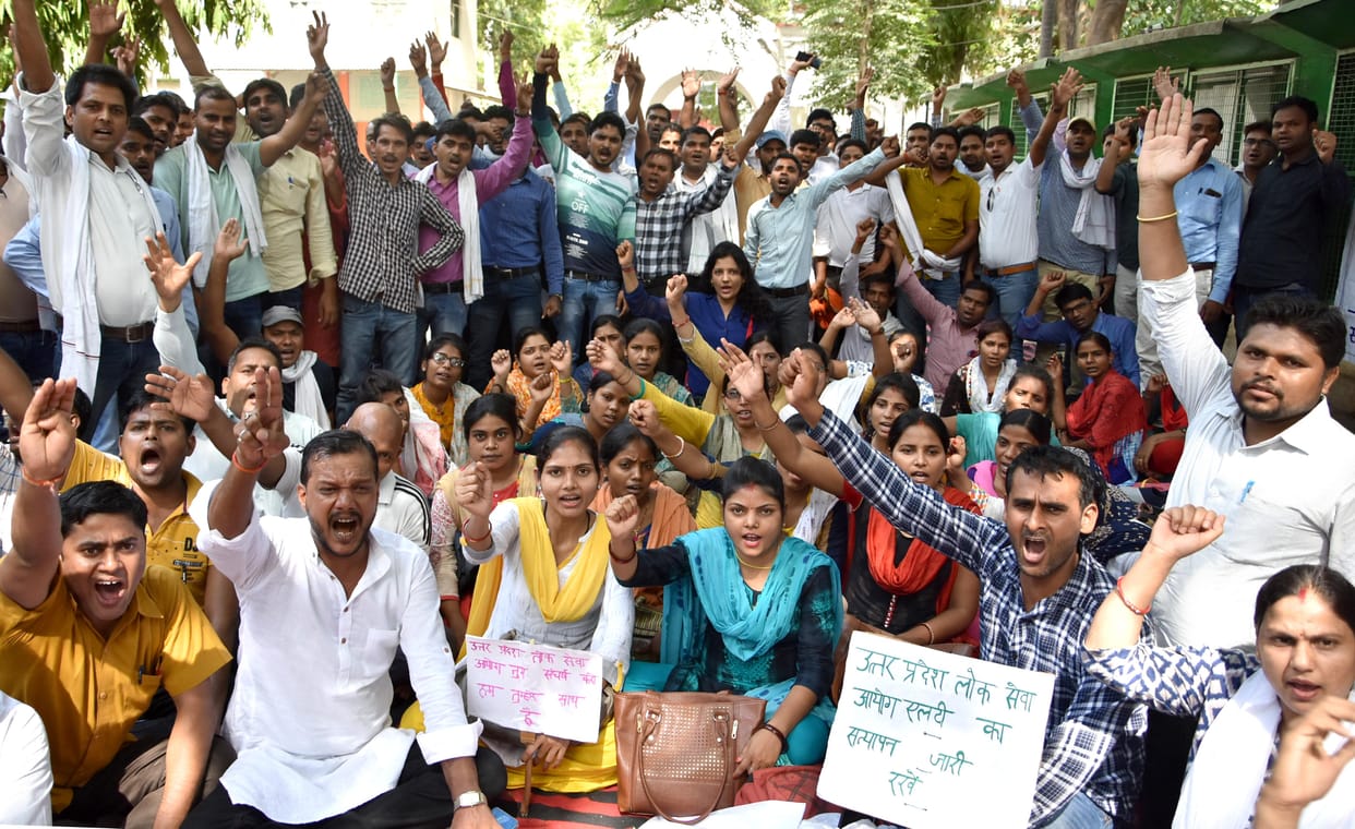 Students demands to cancel LT grade result.