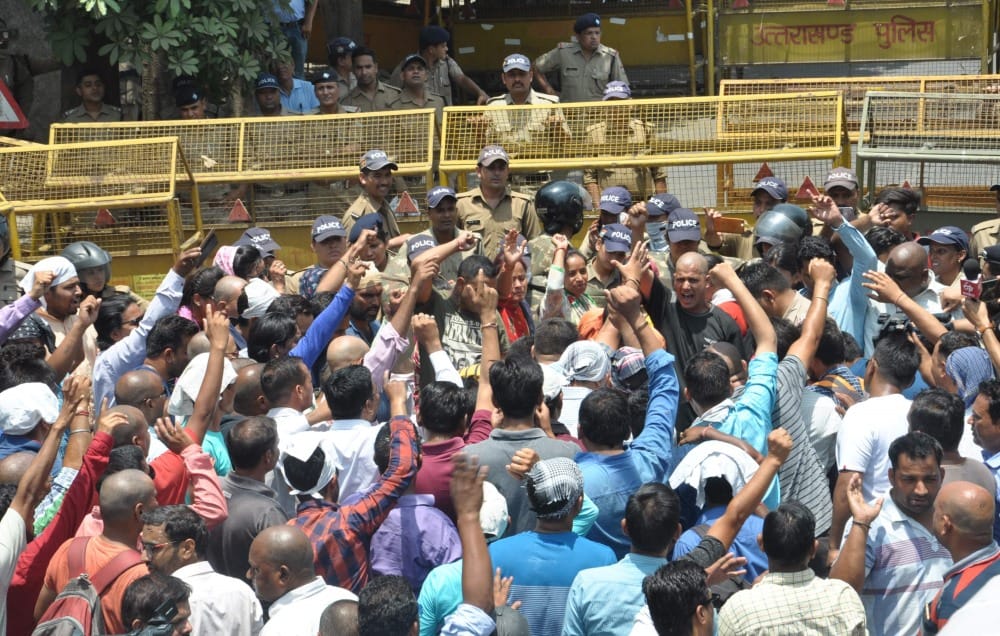 108 former worker head shaved protest in dehradun