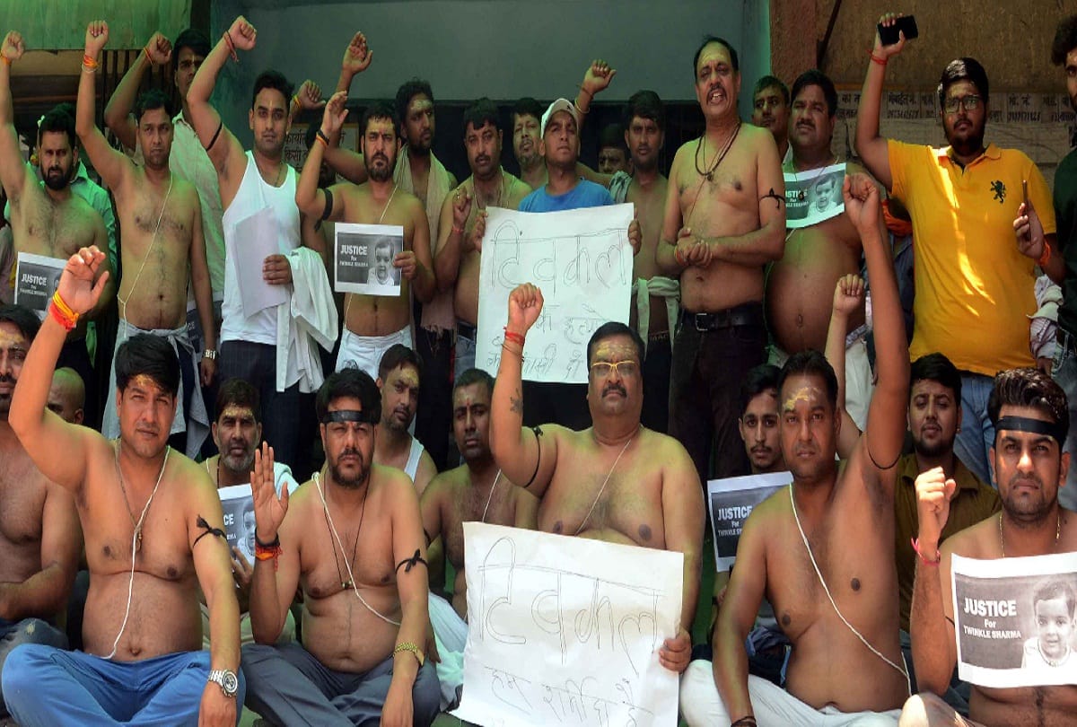 Aligarh murder: Protest in half-naked to get justice to victim