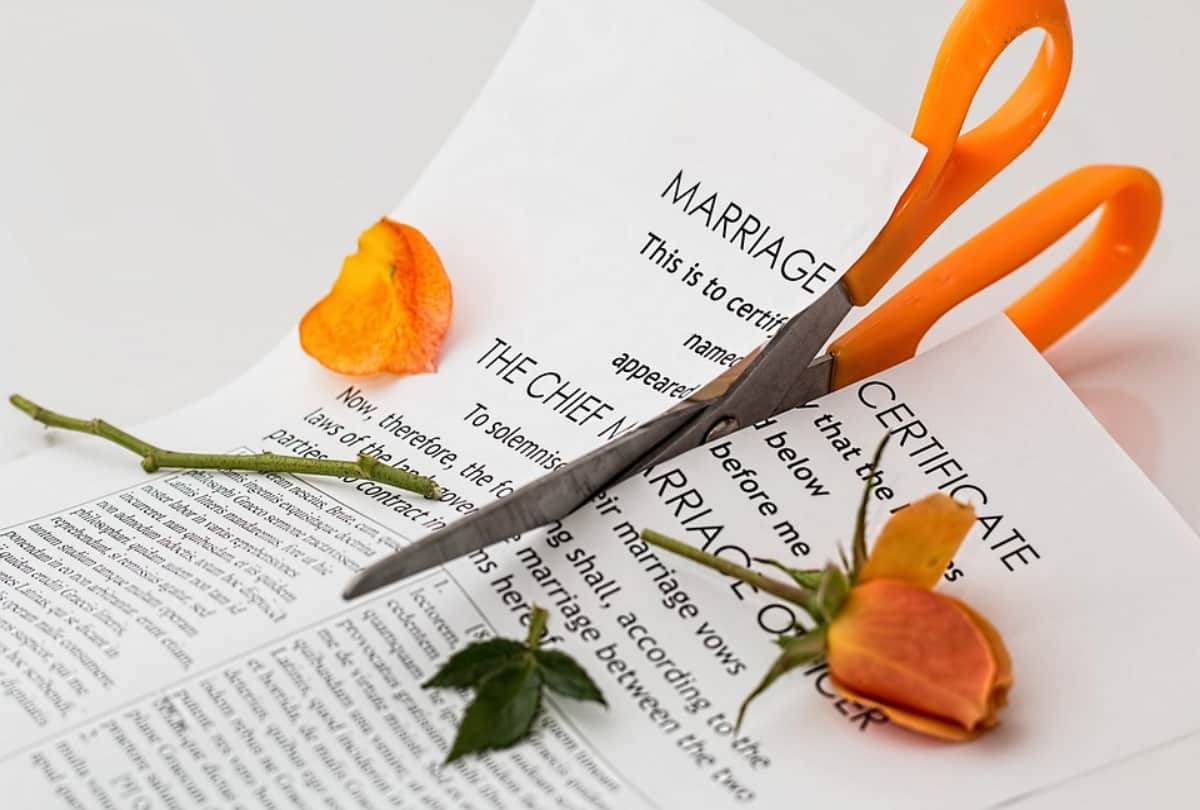 top 5 signs in any relationship give signs of breakup