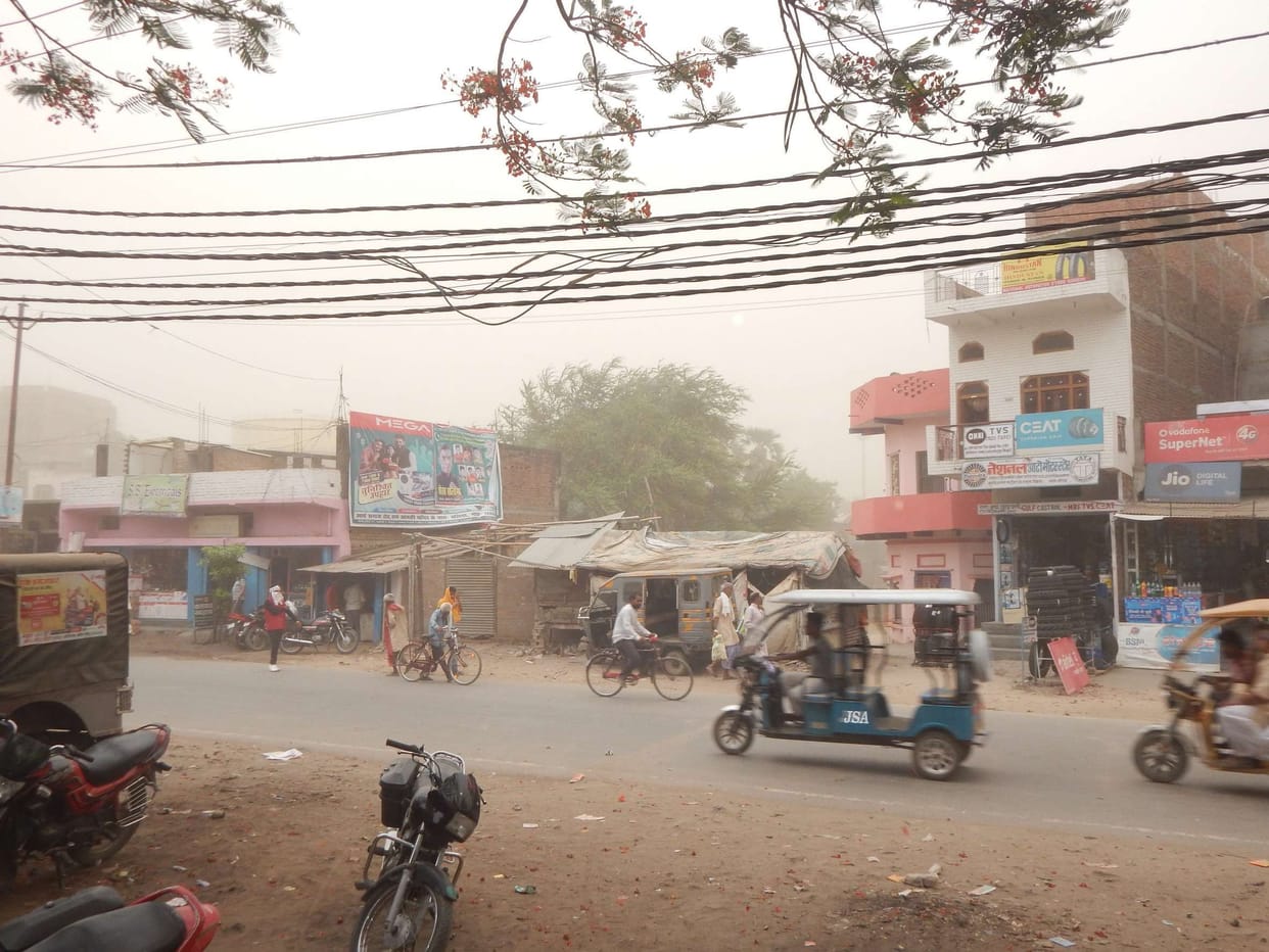 पूरे दिन मौसम का मिजाज तल्ख, शाम को आंधी से हुआ कूल-कूल