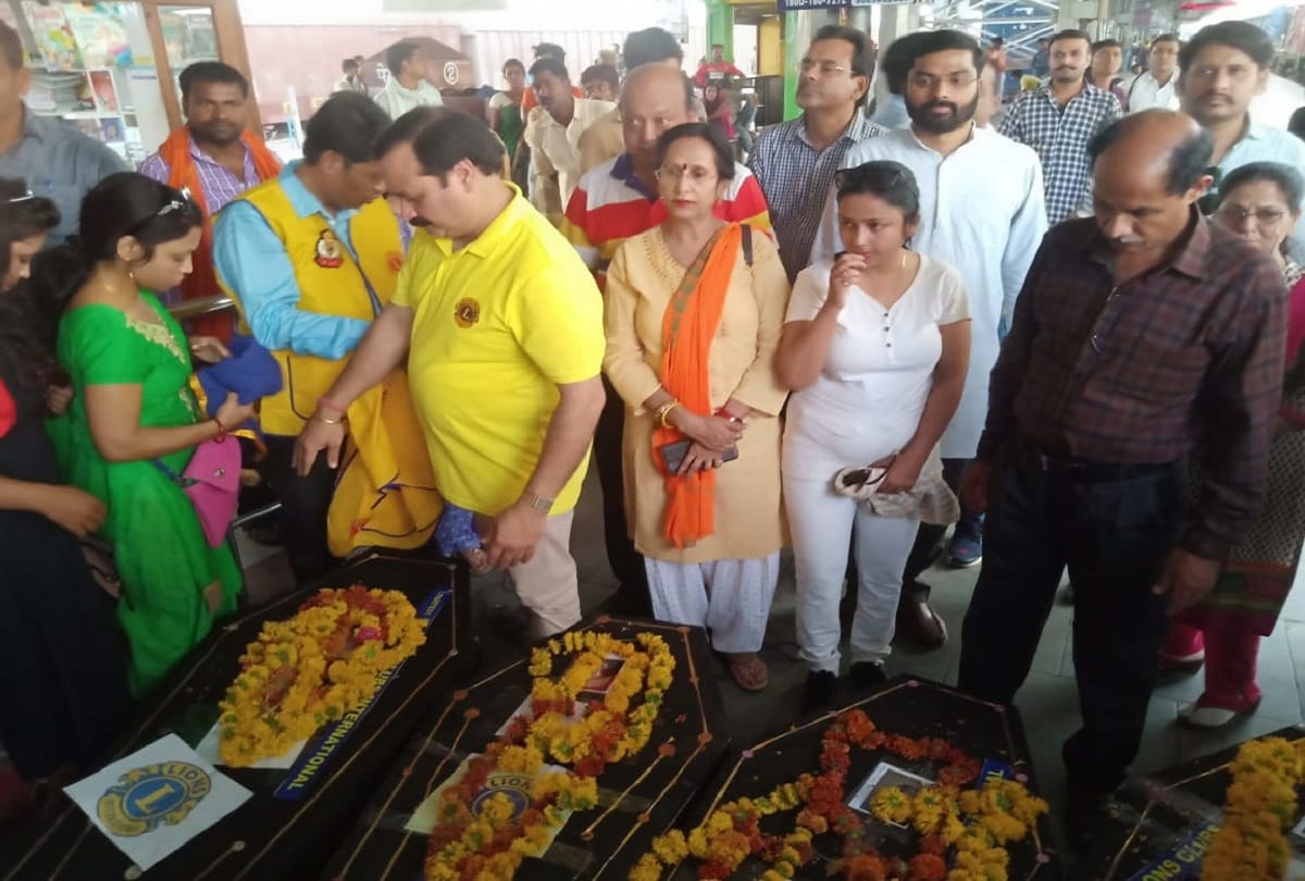 tribute on Jhansi railway station