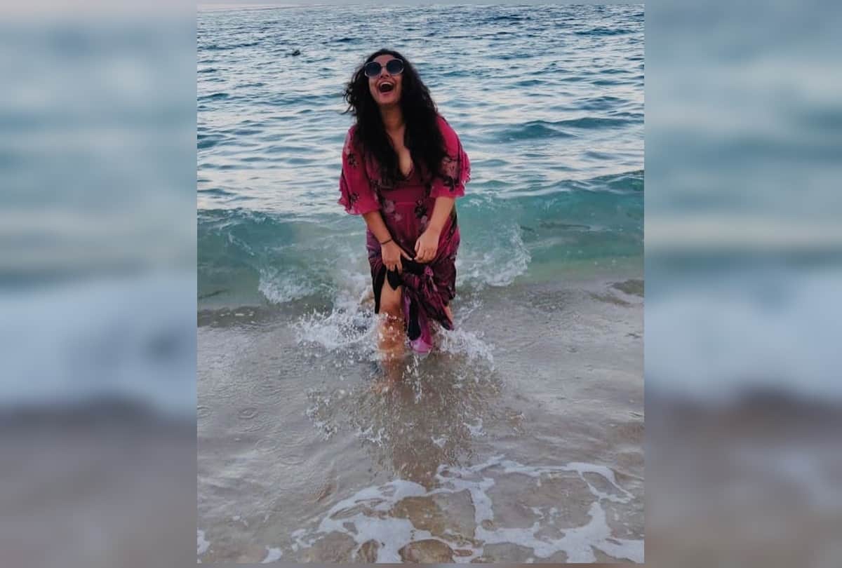 vidya balan enjoying in bali with friends See her Happy time pictures