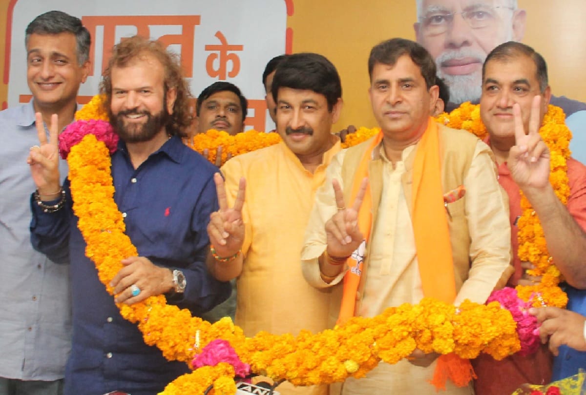Aam Aadmi Party Trade Wing General Secretary Vijender Yadav joined BJP