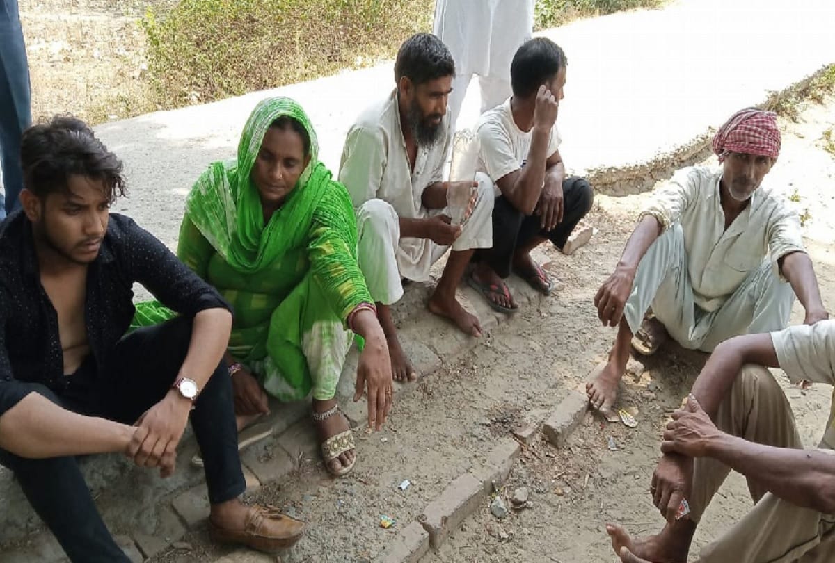 body of delhi based doctor foung hanging in badaun