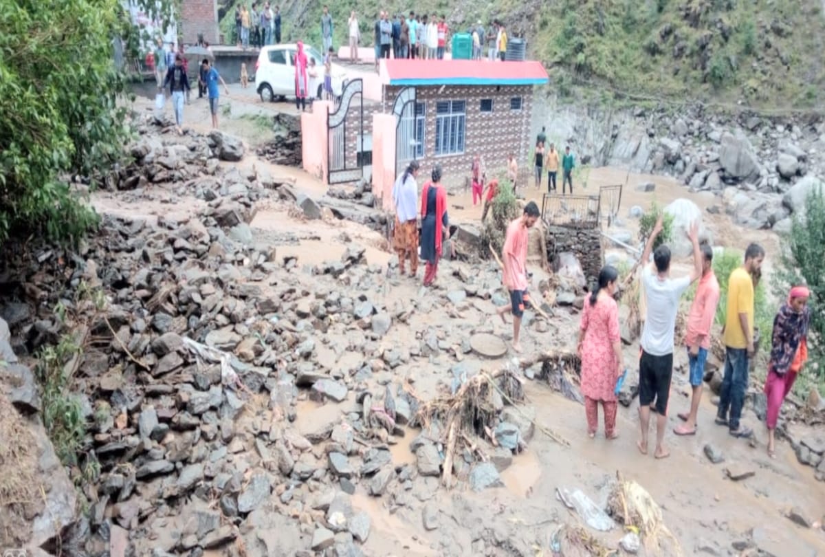 cloud burst in kupwara jammu kashmir, one women dead, houses, crops and bridges affected