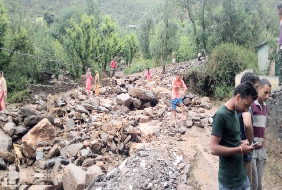 many houses damaged due to cloudburst in janghi in chamba himachal
