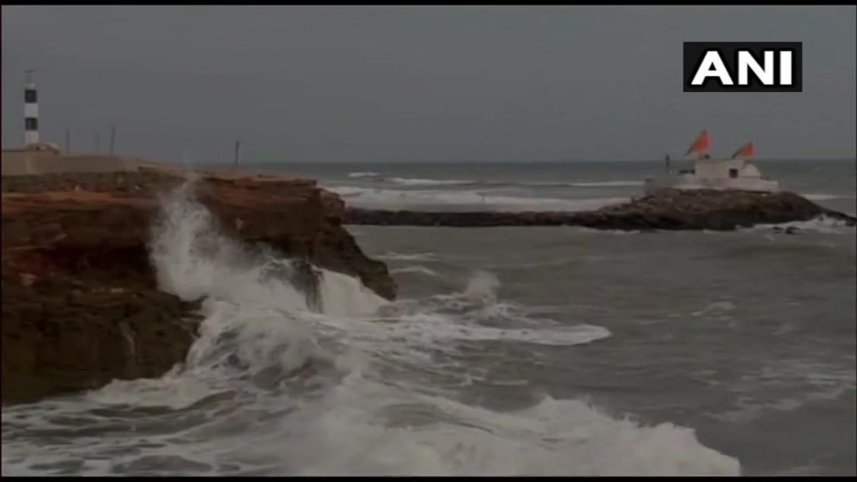 Maha cyclone may hit Gujarat coast on 7 November, Odisha people are in fear as cyclone affect them