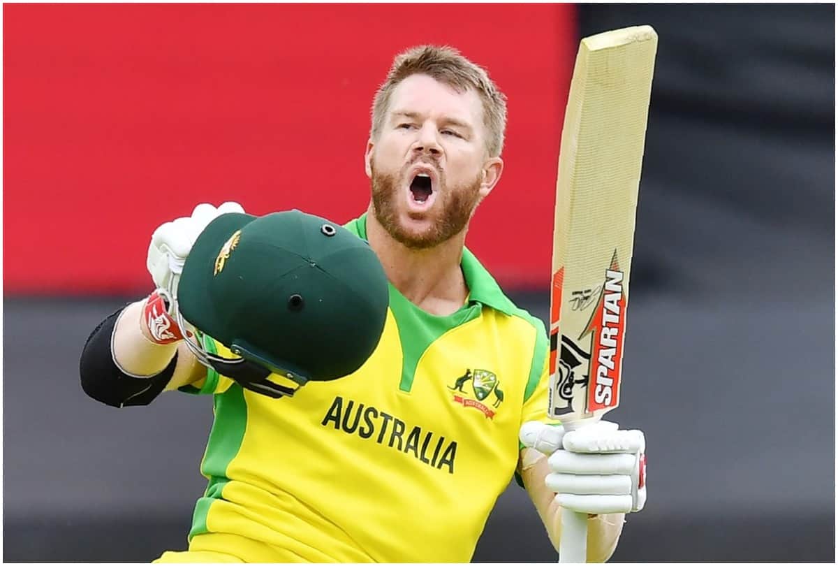 indian fan proposes to australian women during australia vs india 2nd odi at sydeny, see VIDEO