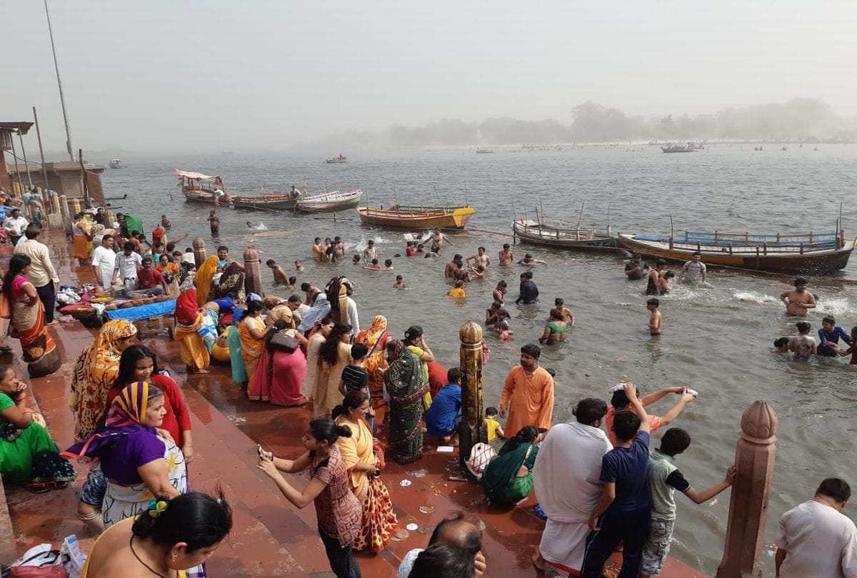 Ganga Dussehra 2019 Devotee Take Bath in Yamuna River Mathura Ghat