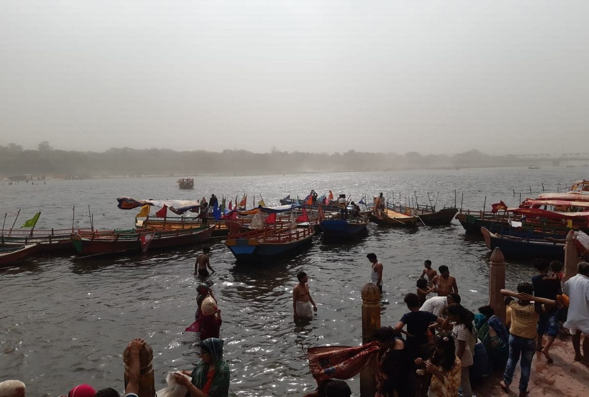 Ganga Dussehra 2019 Devotee Take Bath in Yamuna River Mathura Ghat