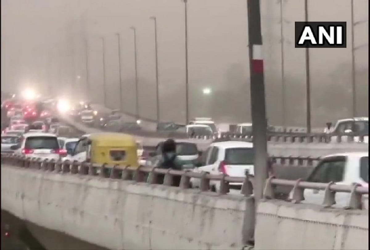 Dust storm hits Delhi-ncr