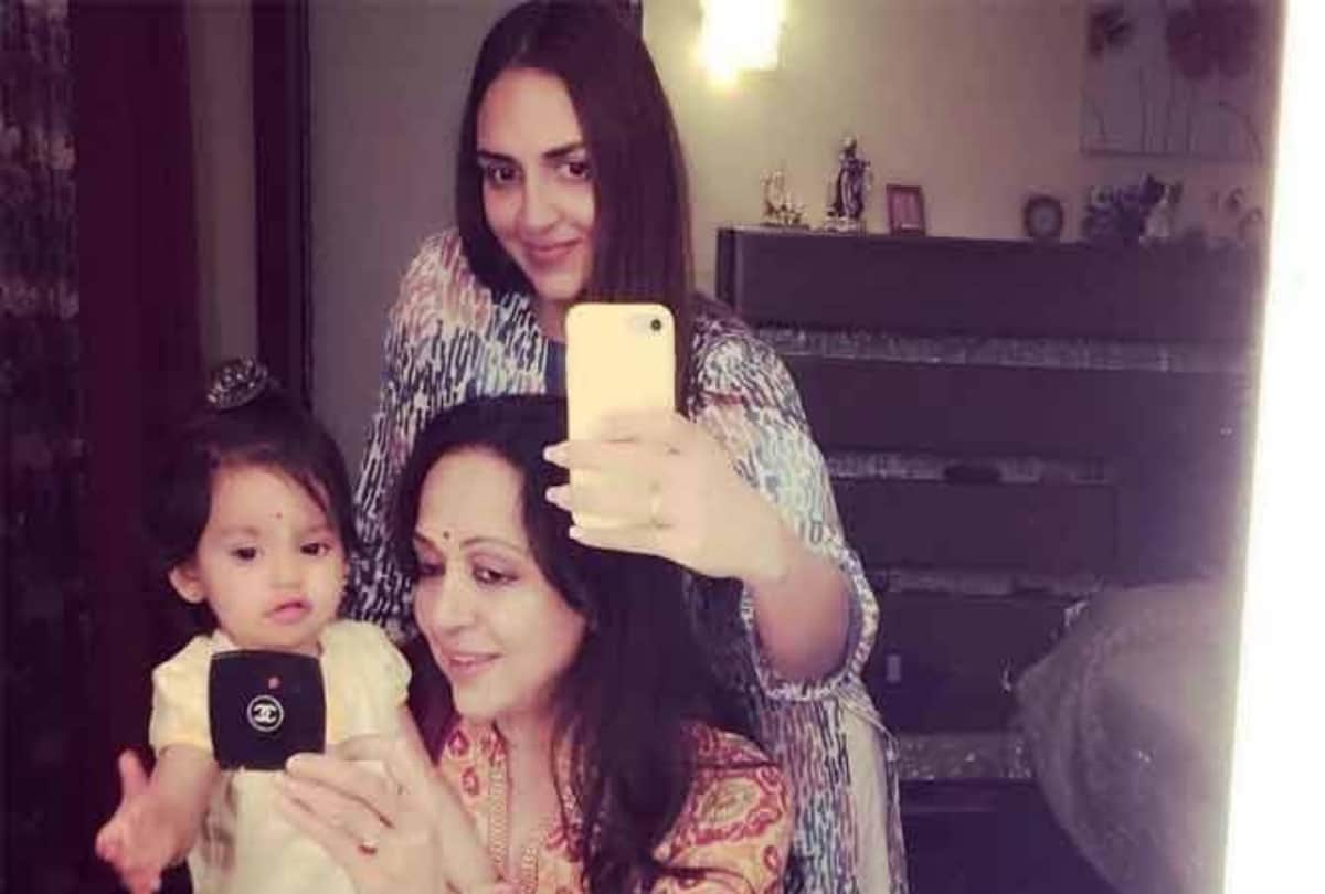 Esha Deol shared her mother and actress bridal look photo of Hema Malini on social media