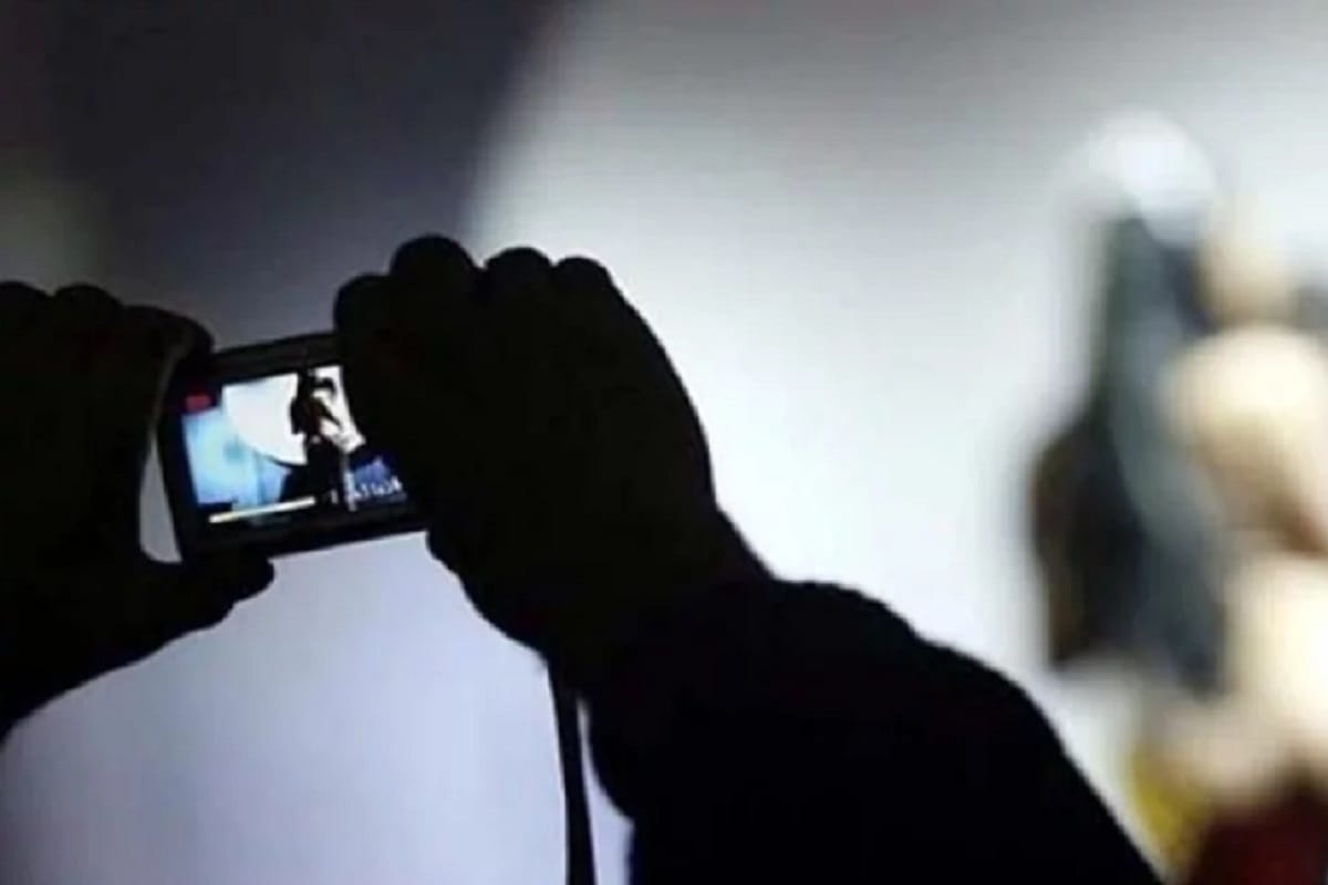 Misbehaved with woman in Meerut and many video made
