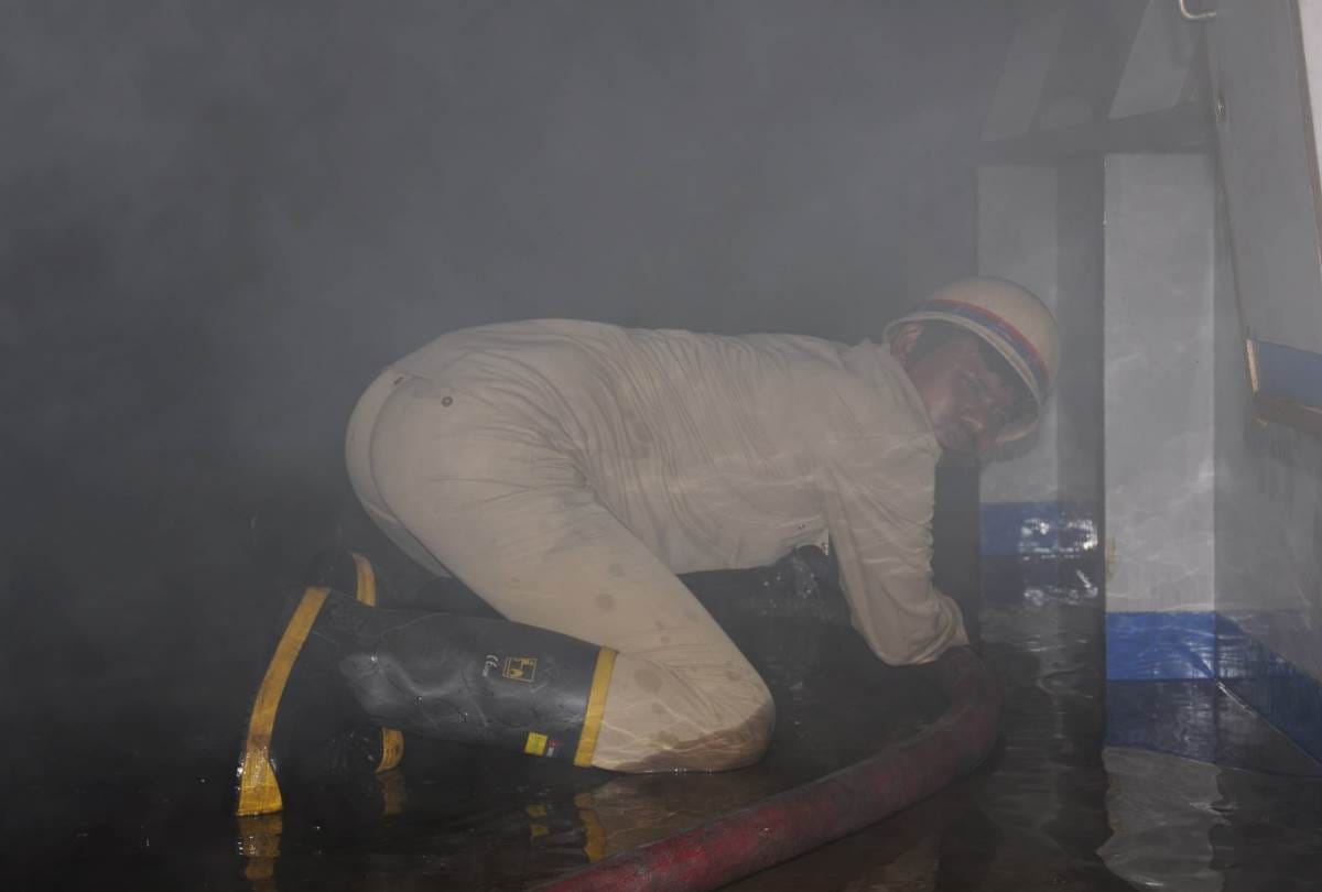 fire in indian overseas bank in lucknow