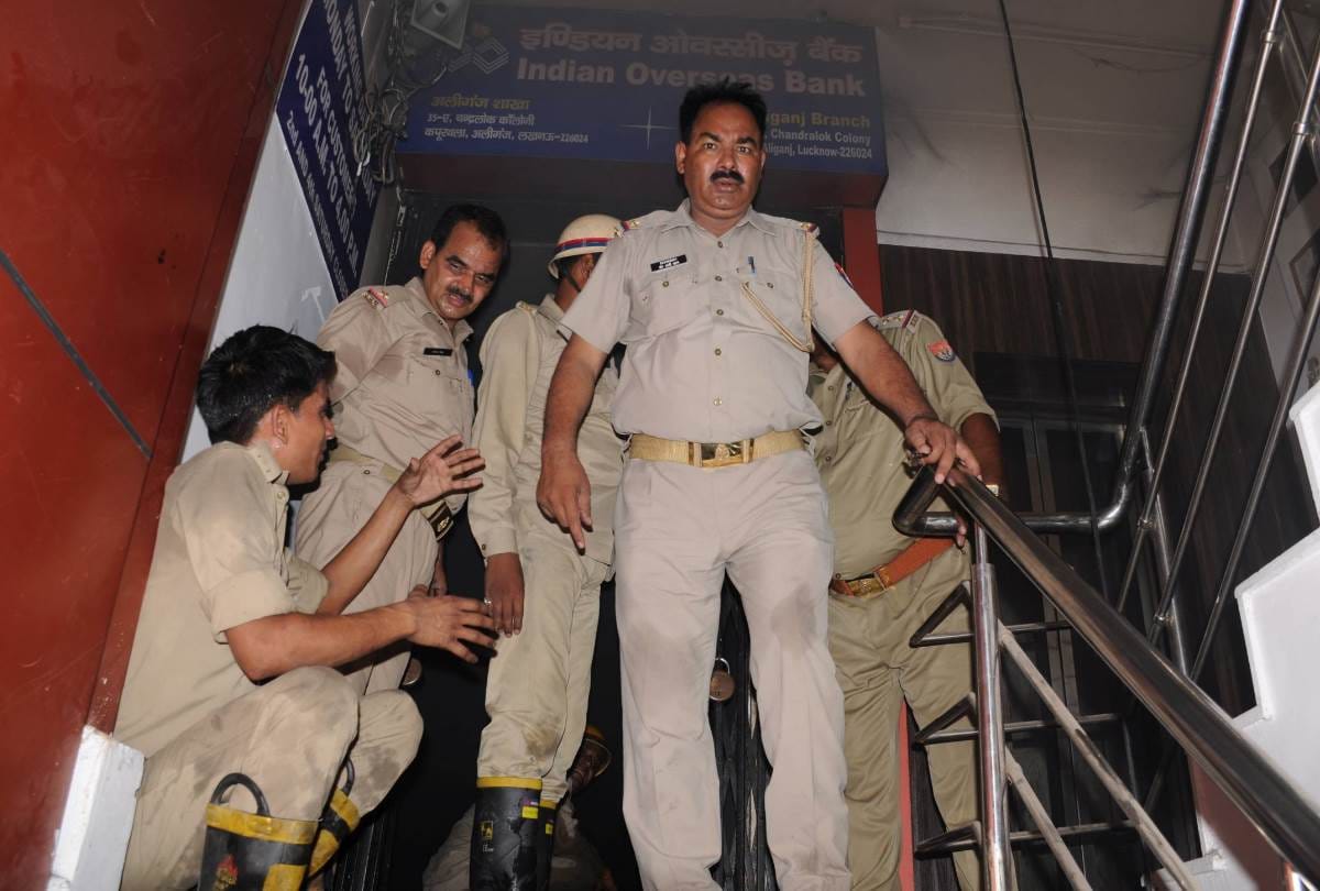 fire in indian overseas bank in lucknow