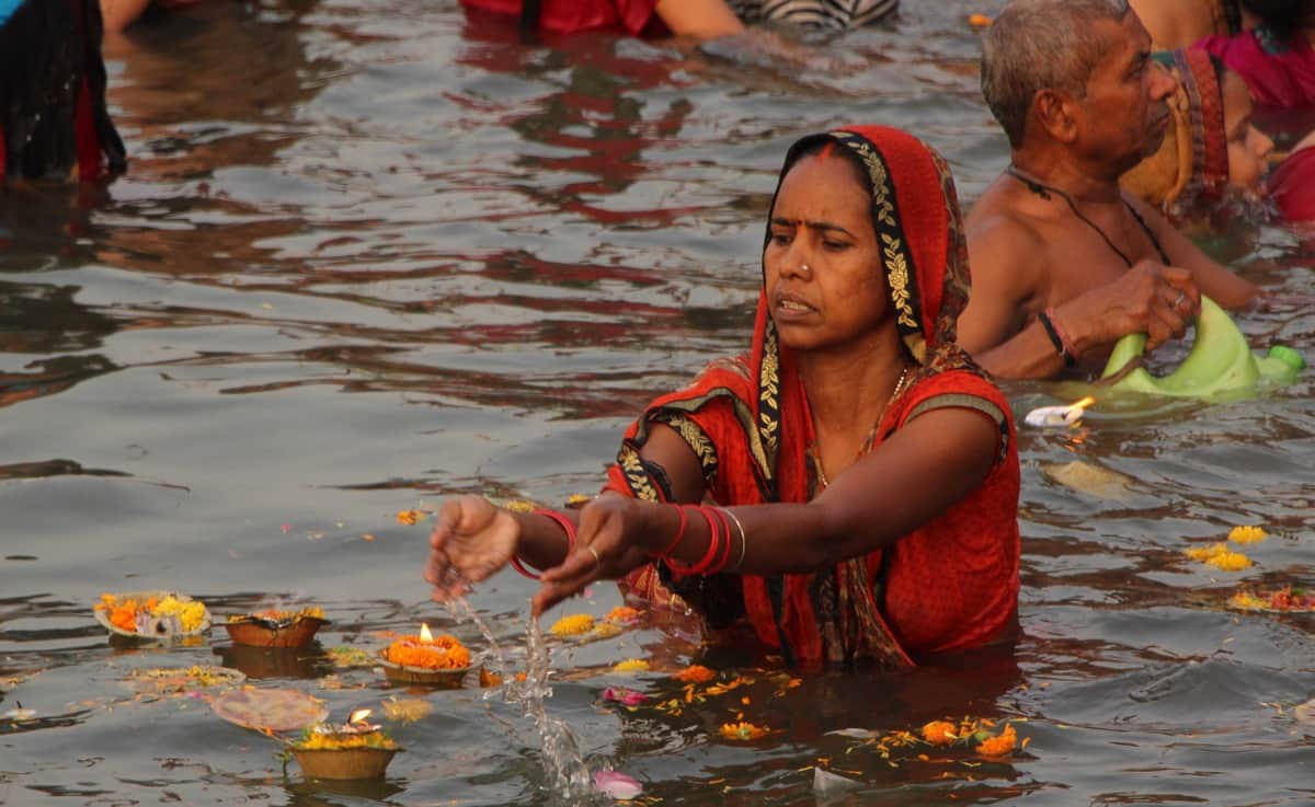 people dip in ganga ghat dashahara celebration varanasi
