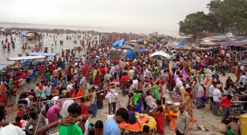 लाखों श्रद्धालुओं ने गंगा में में लगाई  ‘आस्था ’ की डुबकी