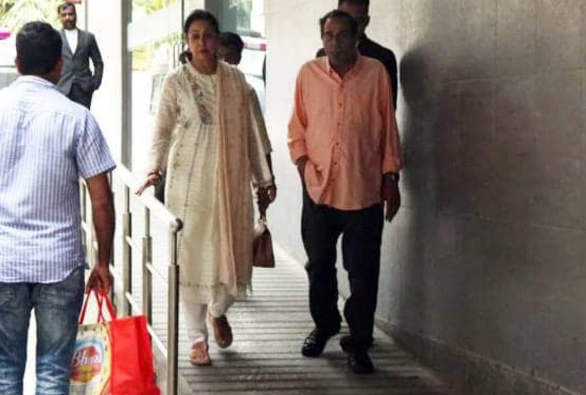 hema malini and dharmedra meet to esha deol becomes mother