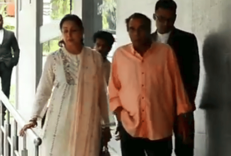 hema malini and dharmedra meet to esha deol becomes mother
