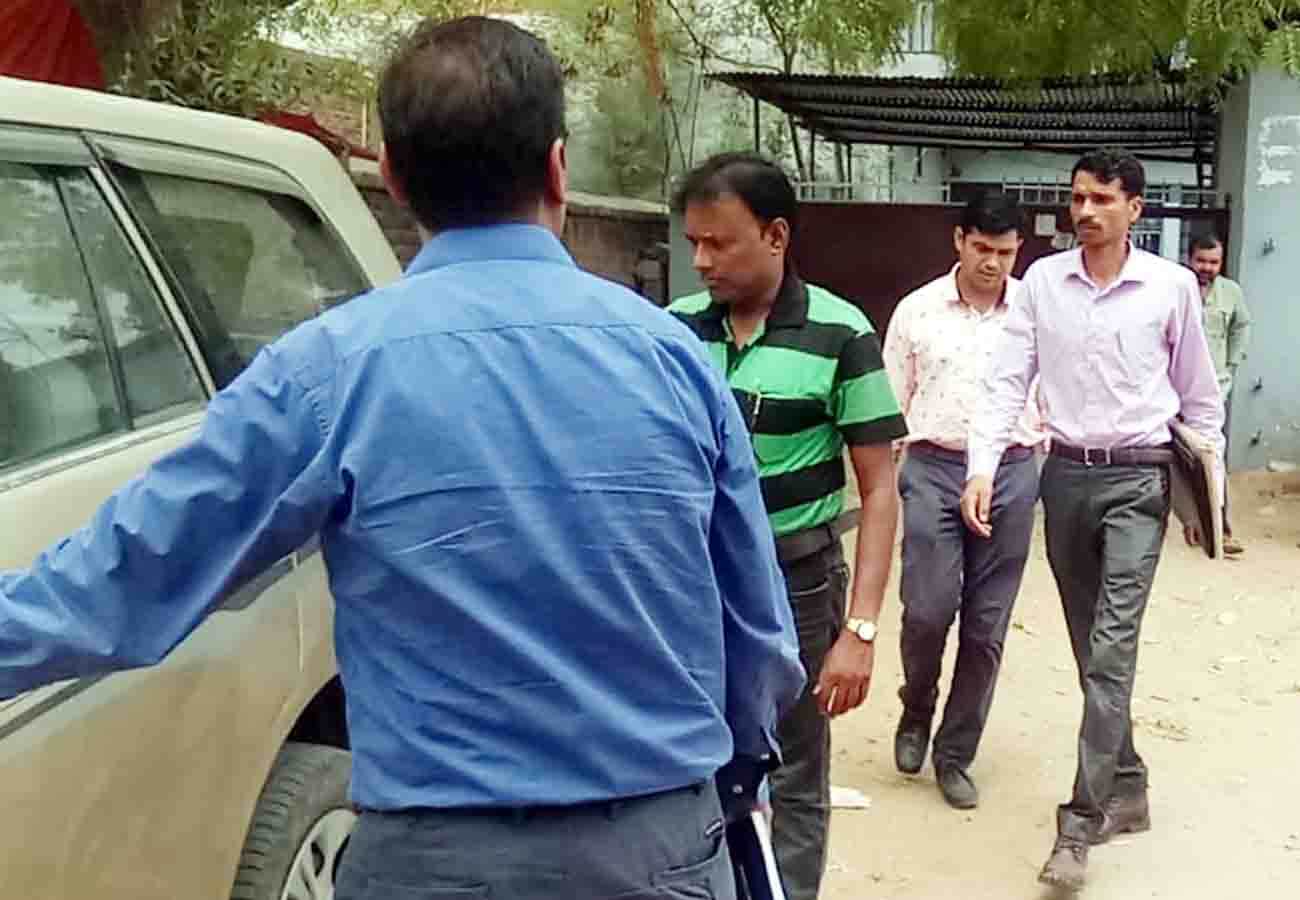 cbi raid in hamirpur in illegal mining during akhilesh government