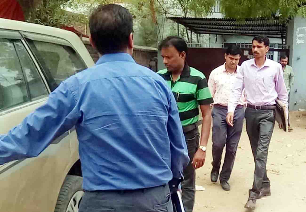 cbi raid in hamirpur in illegal mining during akhilesh government