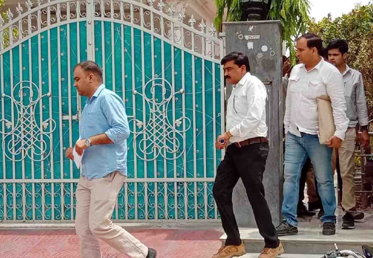 cbi raid in hamirpur in illegal mining during akhilesh government