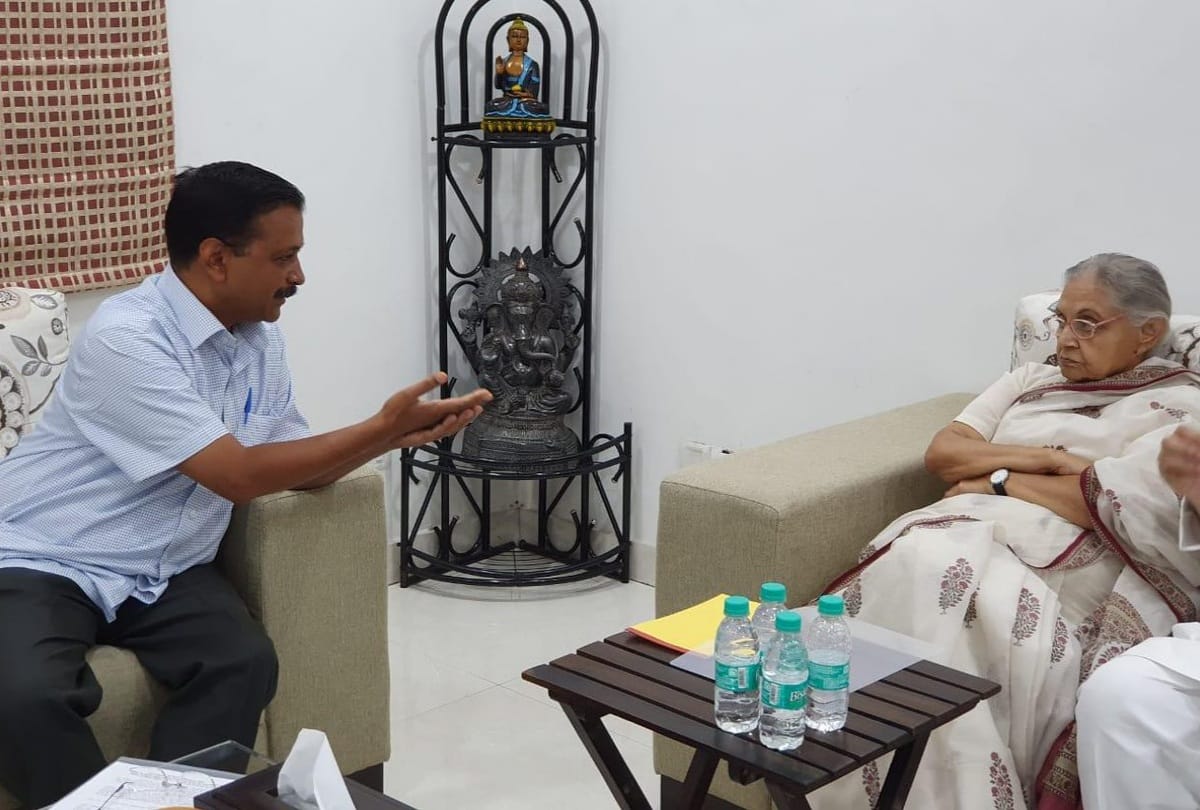 sheila dikshit meets arvind kejriwal talks on electricity and water problem demand