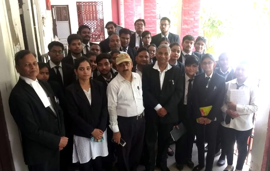 Law students intern in district court.