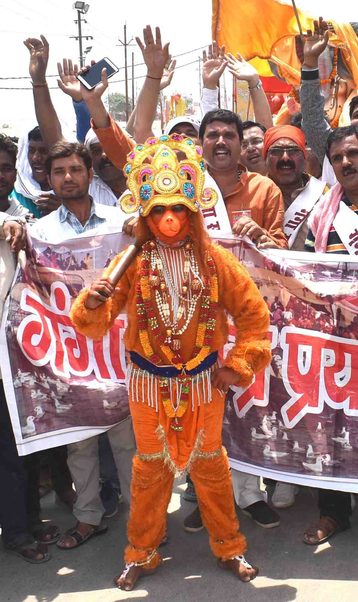 Pilgrims got a dip in sangam on Ganga Dashahra.