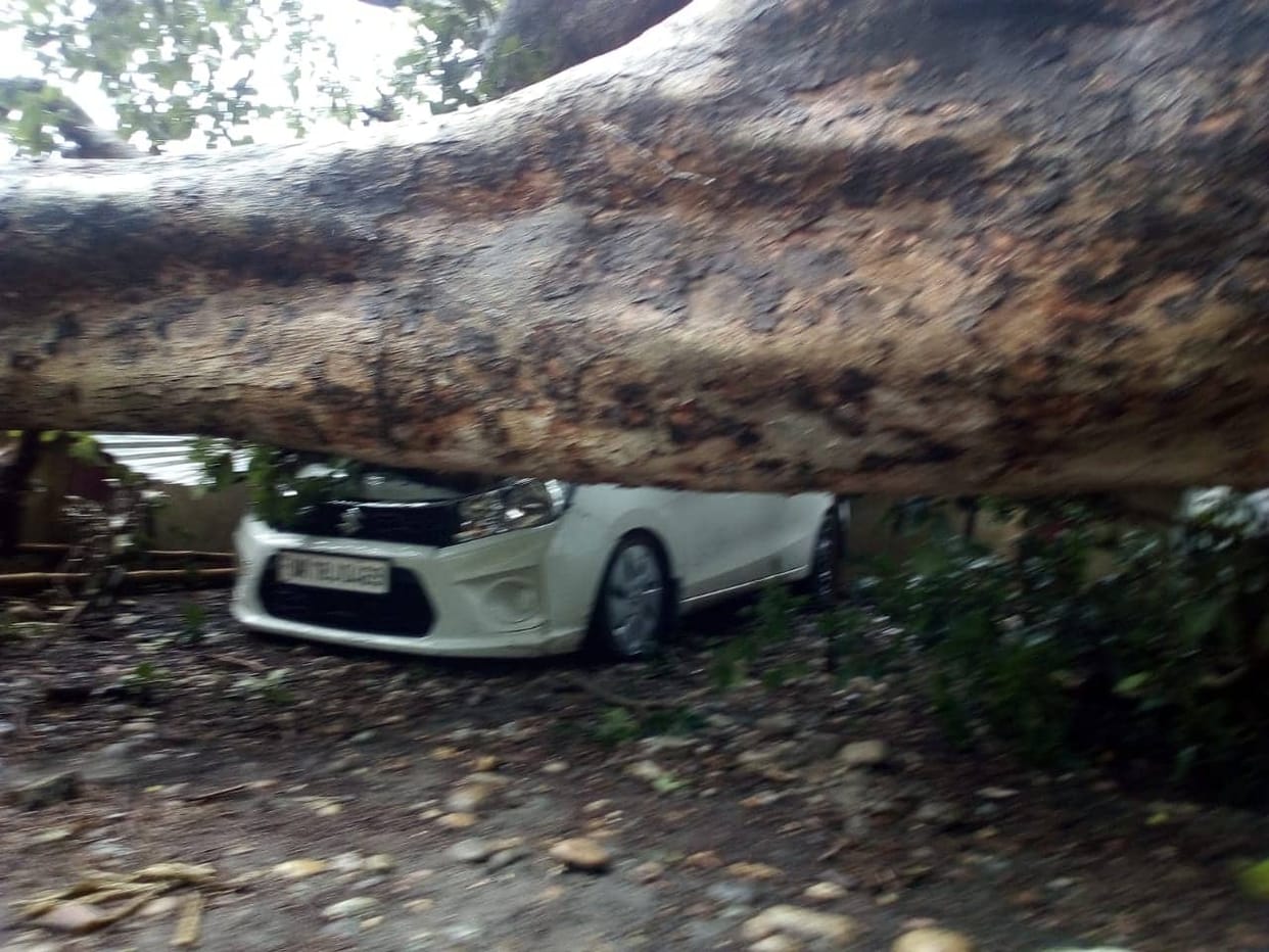 Strong thunderstorm and rain destroyed car in uttarakhand weather