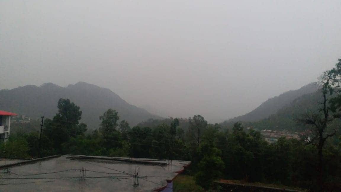 Strong thunderstorm and rain destroyed car in uttarakhand weather
