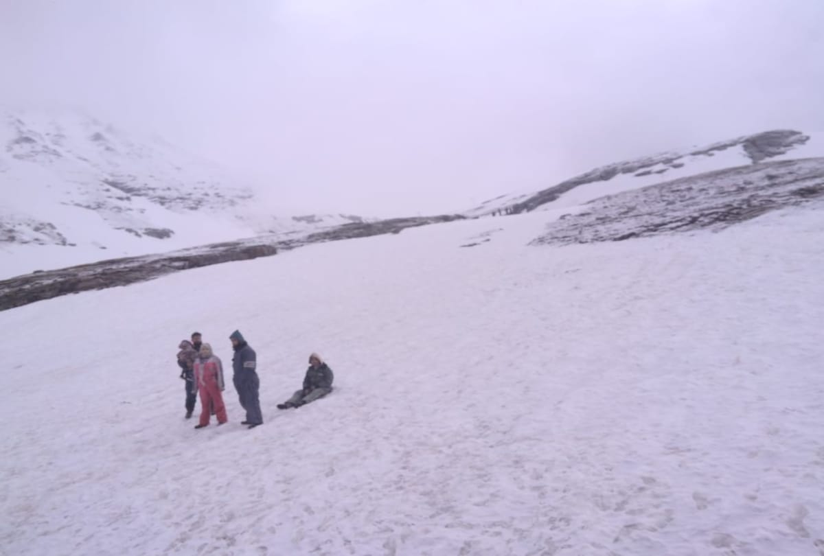 fresh snowfall at rohtang pass and rainfall recorded in shimla