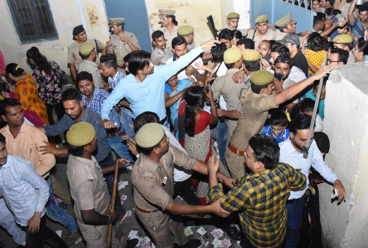 Ruckus in haryanvi dancer sapna chaudhary programme in moradabad