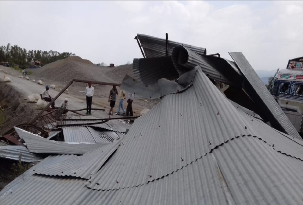High Thunderstorm Destroy crops and house and one killed in uttarakhand 