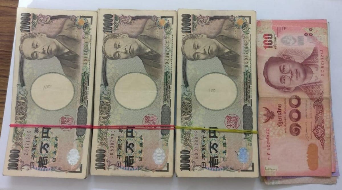 DRI caught foreign currency at Varanasi airport