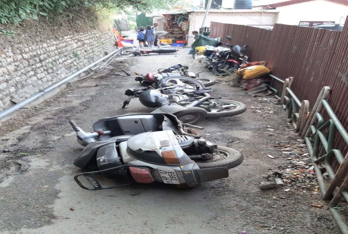 Anti social elements set three vehicle on fire in shimla city