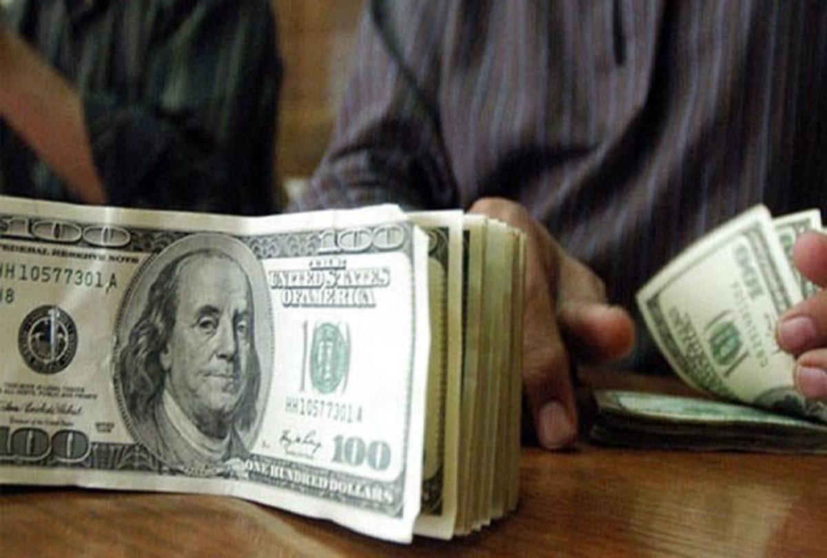 Pakistani rupee record lower against US dollar