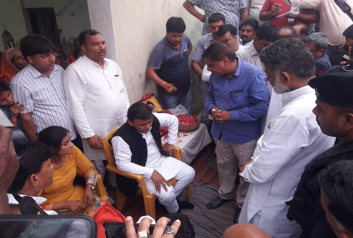Akhilesh Yadav Reach up bar council president Darvesh Yadav Home in Malawan