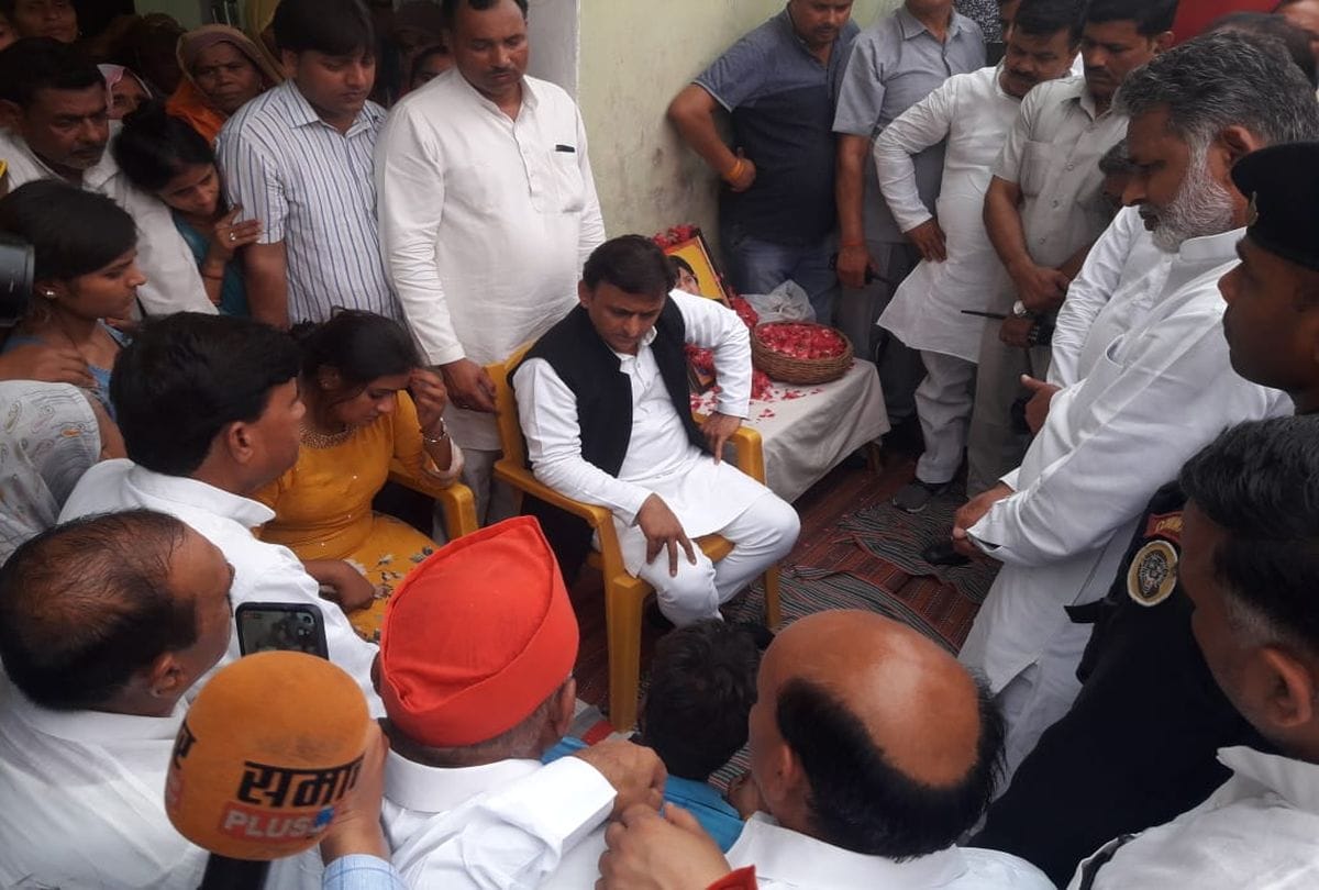 Akhilesh Yadav Reach up bar council president Darvesh Yadav Home in Malawan