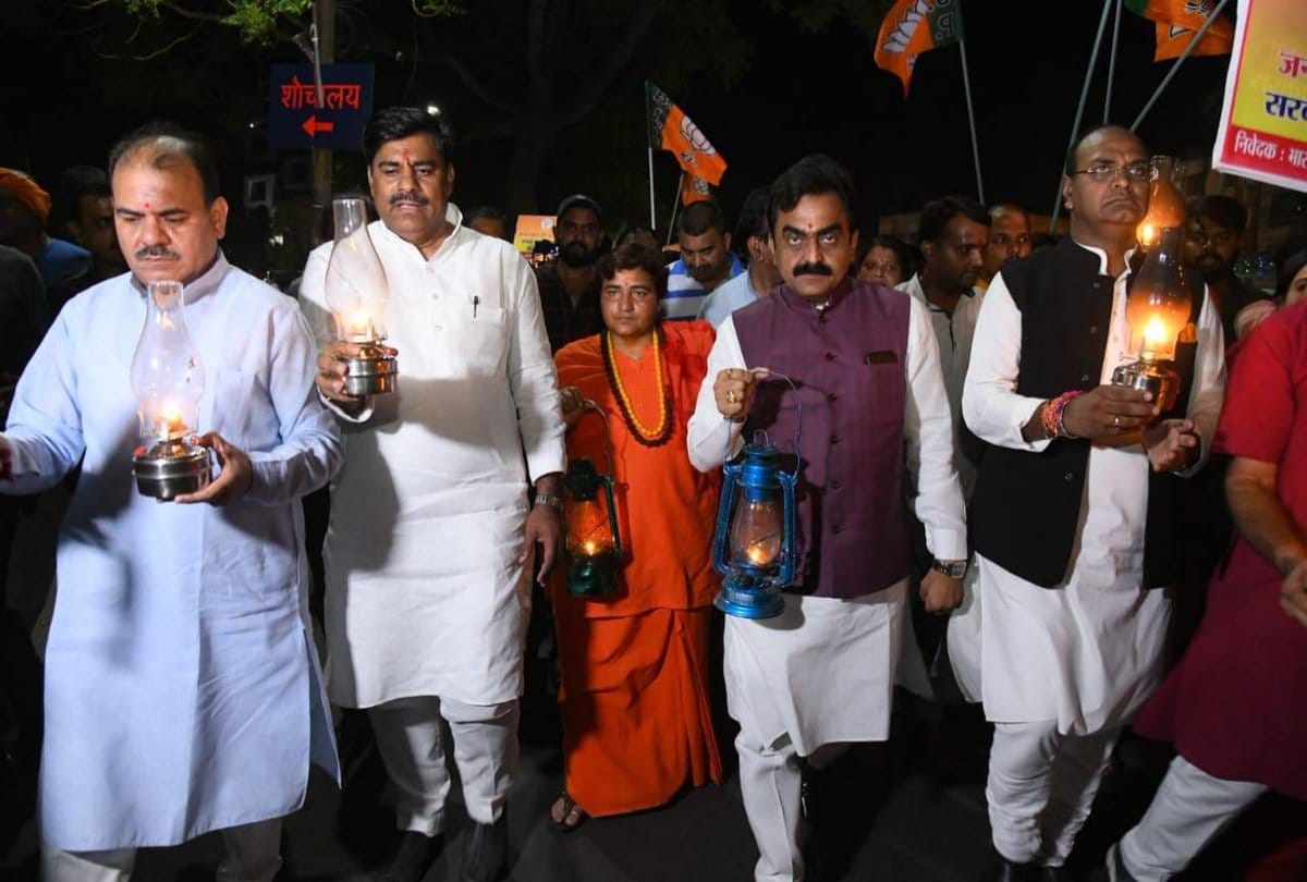 MP BJP holds lantern march against electricity problem in Kamalnath govt
