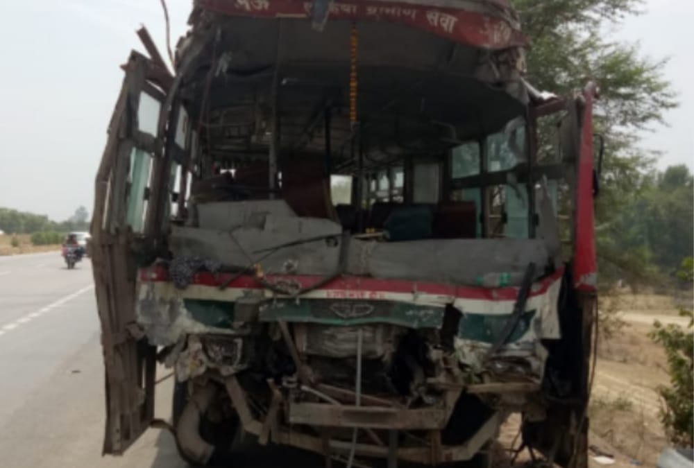 Thirty injured when a bus hits a truck in Barabanki.