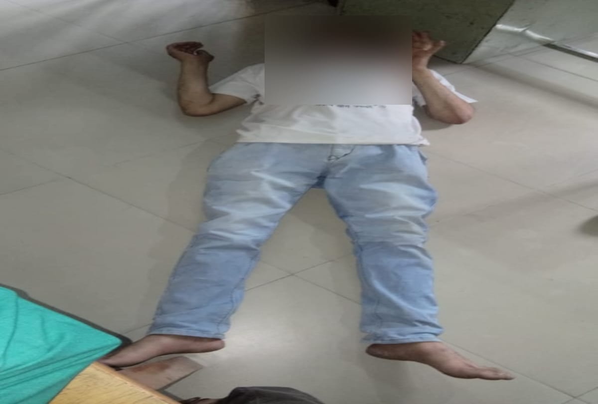 panchayat secretary found in drunken state at office in hamirpur