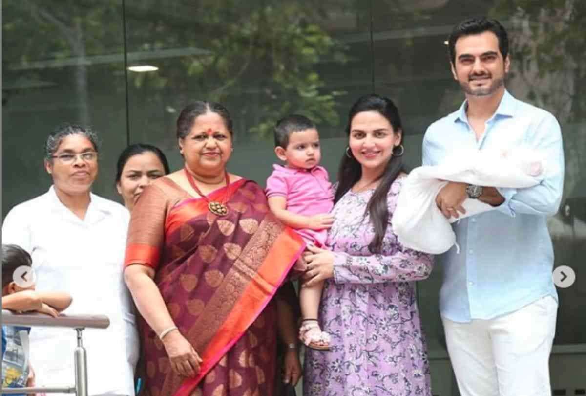Esha Deol Share Emotional Video of Her Vidaai Father Dharmendra and Mother Hema Malini Cried Alot